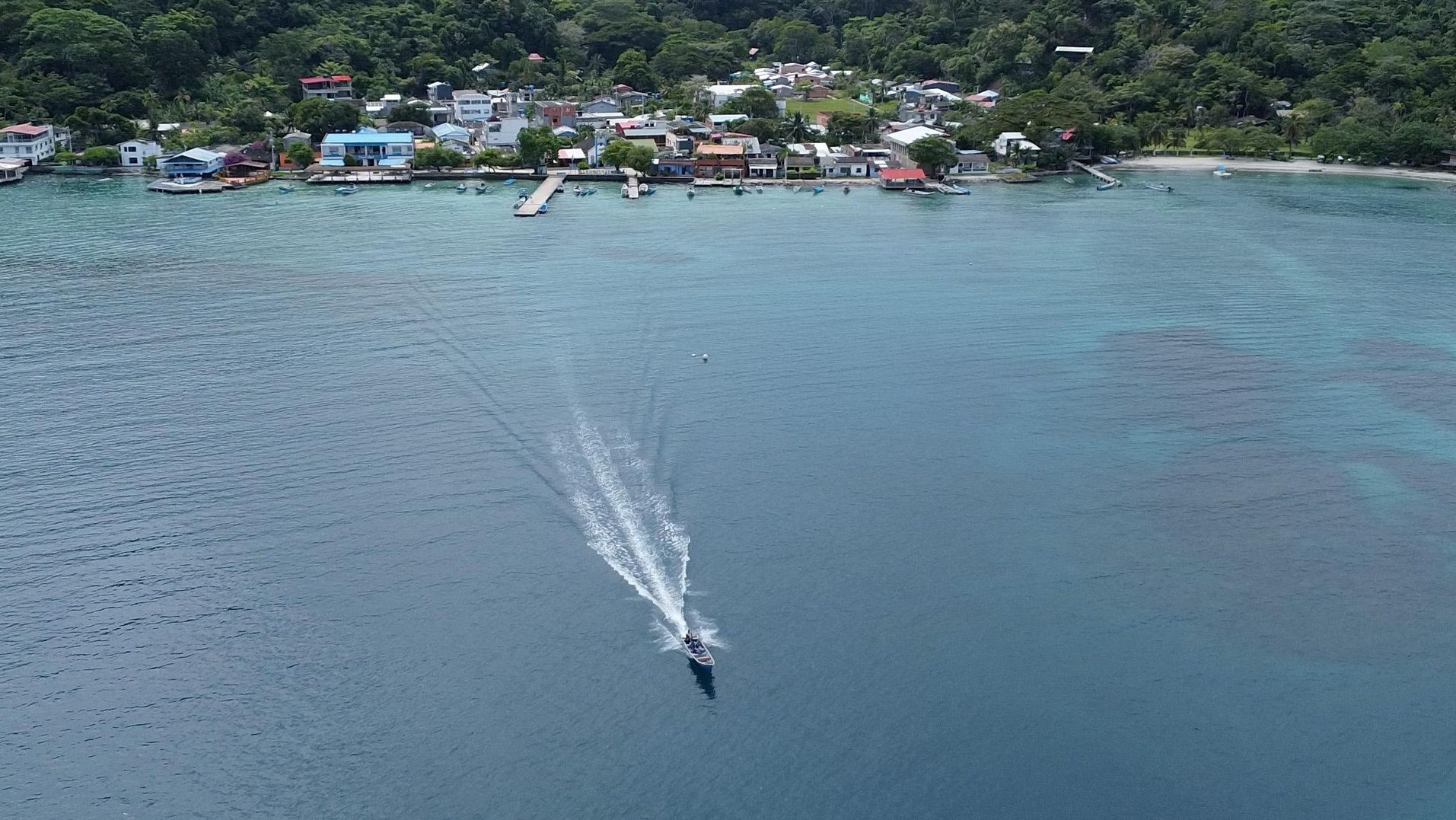 La-Miel-Sapzurro-boattrip-Panama-Colombia-boat-lancha-Brisa-Bahia-Lodge